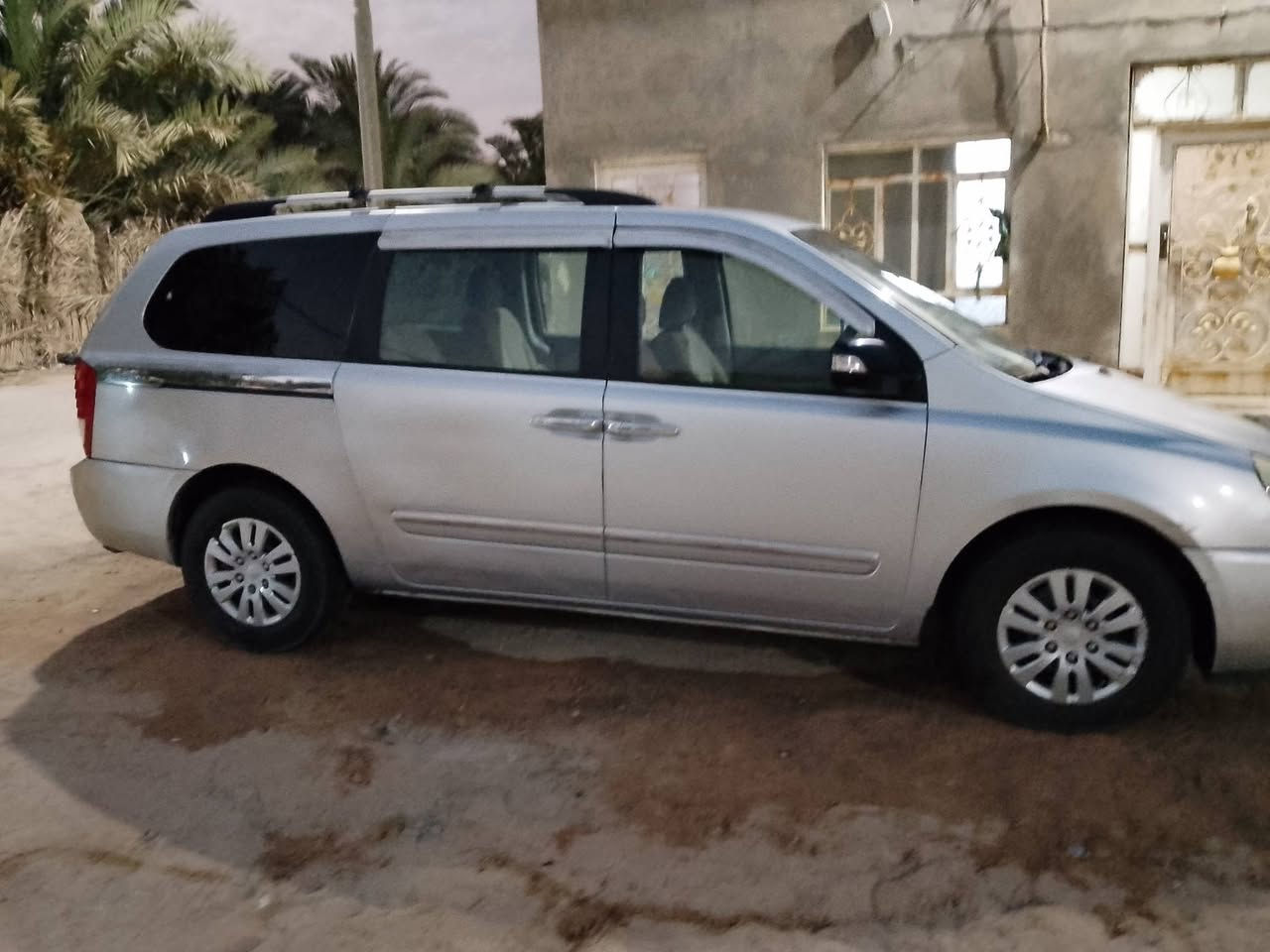 للبيع فقط سيدونا 2014خصوصي بسمي  وارد امريكي  جاهزه من كلشي حداديه تخم تاير كير مكينه السعر 148وبيها مجال بسيط ***********
