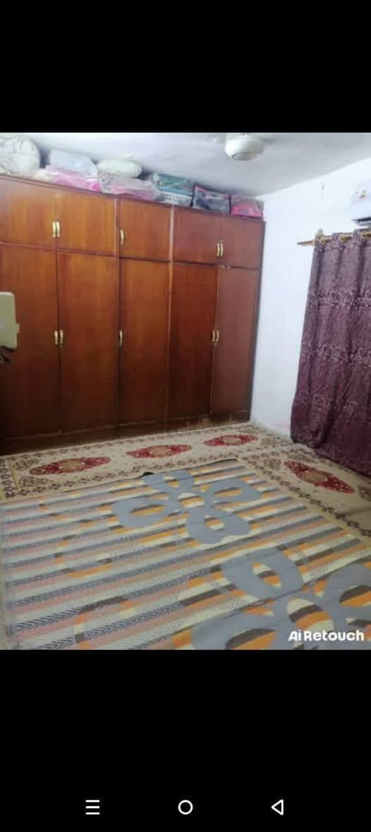 بيت للبيع قرب فلكة الجمعيه شارع مدرسة ضفاف العلم الابتدائية مساحة البيت 145ونص متر مطلوب عالمبادره 68 مليون و باليد 65 مليون وبي مجال  ...
متكون من طابقين الطابق الأول يتكون من غرفتين وهول ومطبخ وصحيات وصاله كبيره والطابق الثاني يتكون من غرفه ومطبخ وسطح فقط أرضية الطابق الثاني تتكون من الاسمنت .
للاستفسار الاتصال بالرقم ***********
