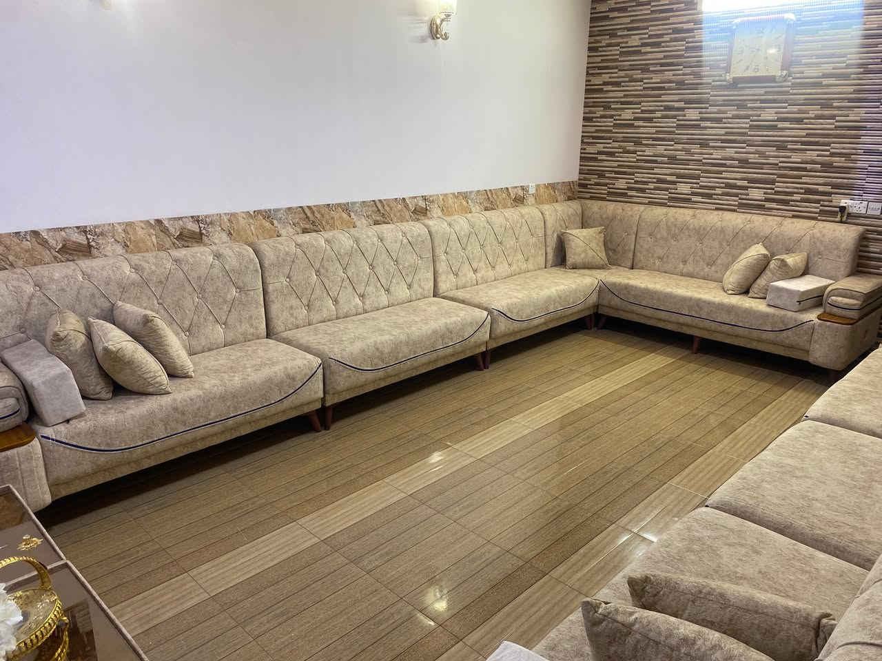 ديوان عشرين مقعد للبيع جديد مابي اي ضرر  سعره مليون و نص و بي مجال


**إذا كنت صاحب هذا الإعلان وتريد حذفه لأي سبب، رجاءا أرسل رسالة إلى الدعم الفني**