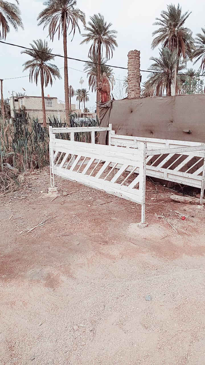 سلام عليكم شباب للبيع محجر كيا نثيه 

المحجر عوزه شبجه فقط مكاني كربلاء 

*********** مكلف بل نشر السعر 300. وبي مجال بسيط
