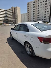 سيراتو ٢٠١٢ رقم بغداد بأسمي  بيها قطع صبغ بدون دواخل  السعر 88  077373...