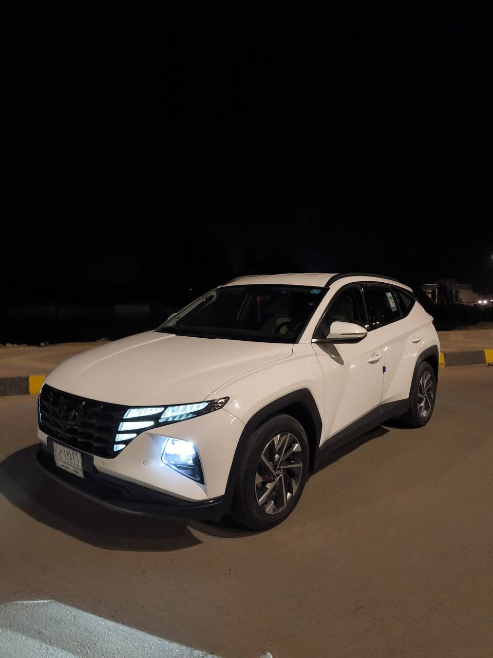 توسان  خليجي موديل (2023)
سيارة نص فول
1.شاشة  Android Auto. Apple CarPlay 
2.وشاشة العدادات  
3.3 اوضاع قيادة 
4.مقد السائق والراكب كهرباء 
5.و Auto Hold و هاند بريك كهرباء  
6.مري شفط وتحكم كهربائي 
7.والايت يشتغل مع حركة الستيرن يمين ويسار 
8. ويل كب 
10.حساسات امامية خلفية وكامرة خلفية دوارة 
11. تشغيل عن بعد 
المقاعد مخمل لون اسود ومدوشم ابيض اوف وايت 
سيارة محرك 4 سلندر cc2000 Smartstream  
ماشية (67000km)  رقم بغداد 
للسعر والاستفسار رقم (***********) (ملاحضة السيارة ممكن يزيد مشيهة )
