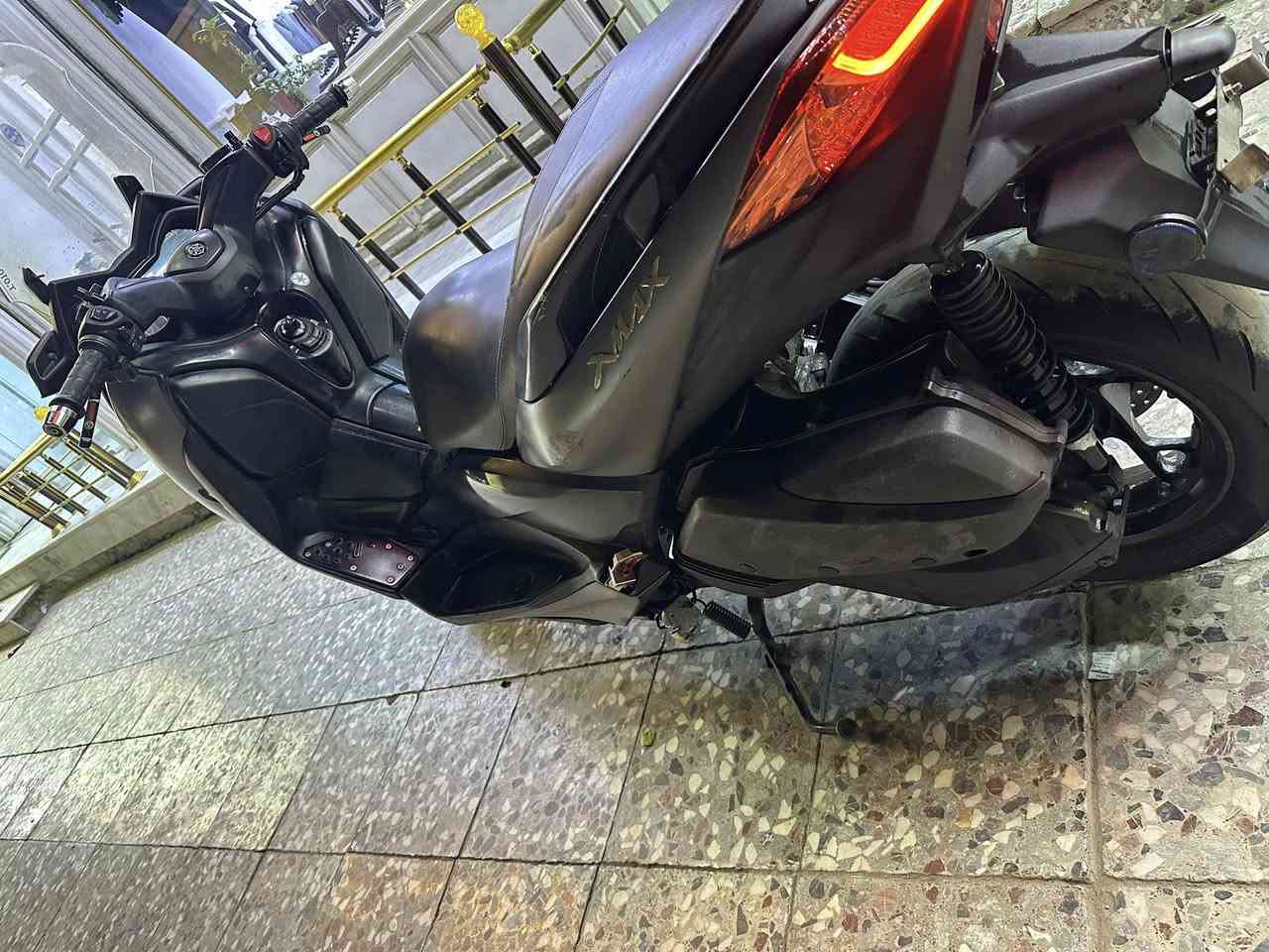 السلام عليكم دراجه Xmax للبيع 
دراجه مال رمبه صارلهه شهر من نازله من الرمبه
اوراق المعرض موجوده مكينه 300 
يدات تدفئه الدراجه مكفوله كفاله عامه 
مكان (مدينه الصدر )الشراي يتصل ***********
