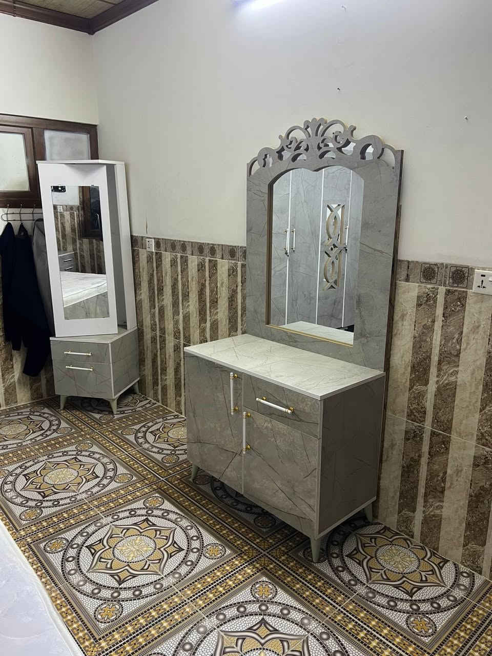 غرف نوم 6قطع مع كنتور 5باب سعر 475اللون حسب طلب الزبون نعمل عنوان كركوك او حجز خاص


**إذا كنت صاحب هذا الإعلان وتريد حذفه لأي سبب، رجاءا أرسل رسالة إلى الدعم الفني**