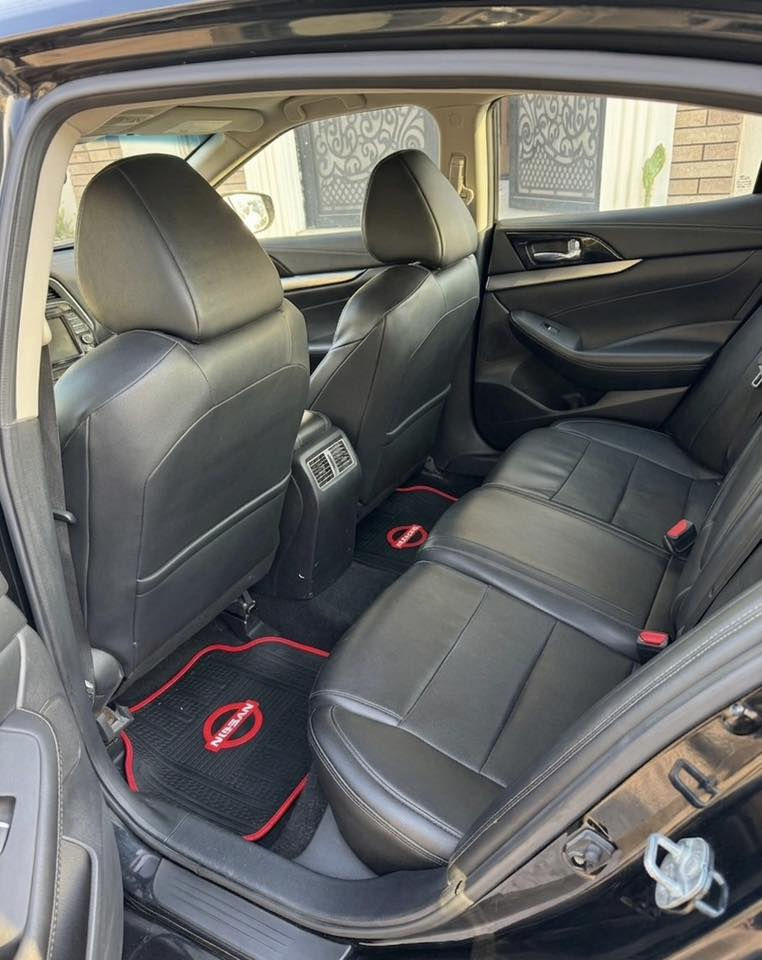 للبيع — Nissan Maxima SV 2022 

 الموقع: بغداد

 التفاصيل والمواصفات:
 • الموديل: 2022
 • الفئة: SV
 • المحرك: 6 سلندر (V6) سعة 3.5 لتر
 • القوة: حوالي 300 حصان 
 • ناقل الحركة: أوتوماتيك CVT
 • الدفع: أمامي (FWD)

 المواصفات:
 • شاشة + نظام ملاحة
 • Apple CarPlay & Android Auto 📱
 • كاميرا خلفية + حساسات
 • تشغيل بصمة + دخول ذكي
 • مقاعد جلد
 • مكيف ثنائي التحكم
 • مثبت سرعة
 • نظام صوتي ممتاز 🎶

 أنظمة الأمان:
 • فرملة طوارئ
 • تحذير اصطدام
 • مراقبة النقطة العمياء
 • نظام الثبات الإلكتروني
 • وسائد هوائية

 حالة السيارة:
 •الكير والمكينه الوصدر وباقي التفاصيل حالتهن ممتازه
        وتخم تاير جديد السياره كلش نضيفه  

وارد أمريكي 
 • الضربة: جهة الجامِلغ (الجهة اليمنى عكس السائق) مع ضرر خفيف بالبنيد
 • تم الإصلاح  

 السعر: (يحدد عند التواصل)

 سيارة فخمة ورياضية، محرك قوي ومواصفات عالية،

 التواصل: على الرقم التالي 
*********** 
⸻

