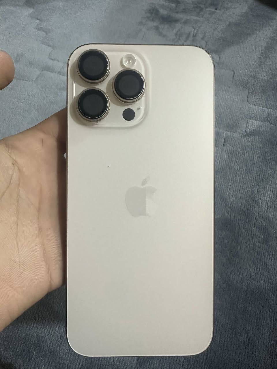 سلام عليكم 16 برو ماكس للبيع ضمانه ماستر جديد الجهاز مال بيت شخط مابي سعره 1280 الف للاستفسار ***********
