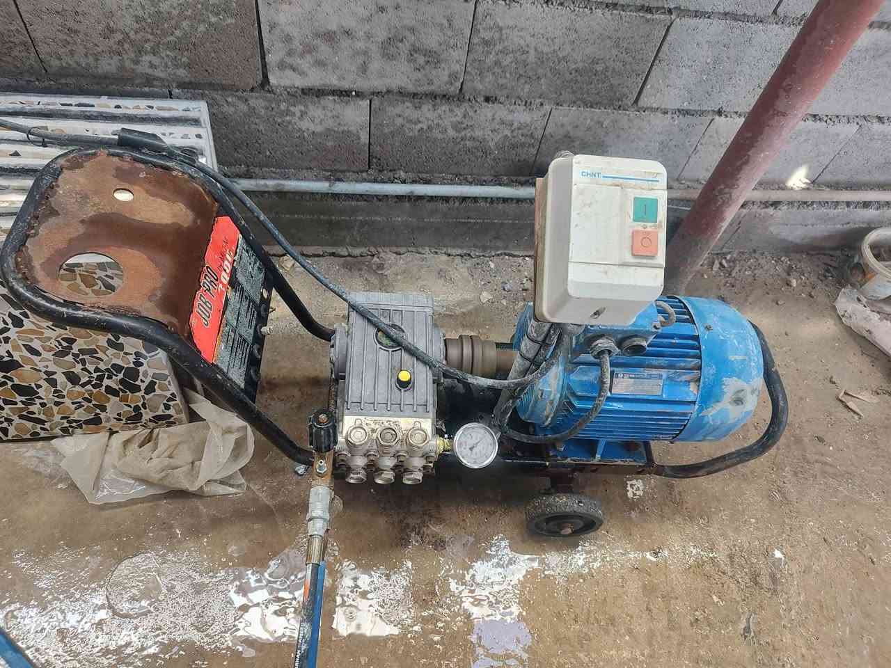 السلام عليكم مضخه غسيل 250بار مع صونده25متر ضغط عالي ماطور 7ونص معه قاطع دوره وياها 6نوزلات تتحكم بيها بيها ولف راجع تتحكم بضغط مي وياها كيبل كهرباء 10متر بعدهي جديده سعر 800الف رقم ***********
