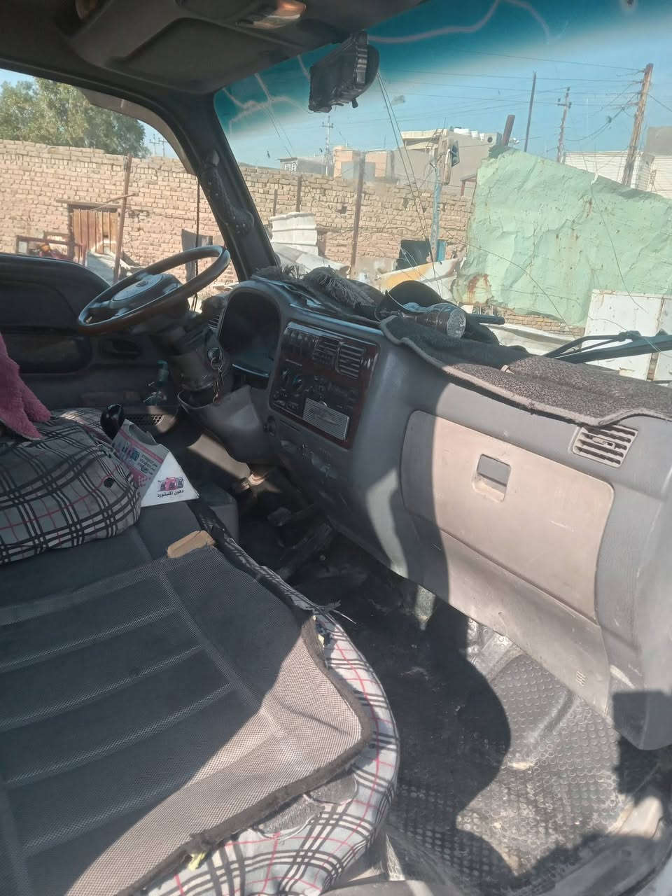 سلام عليكم كيه ام عيون 2004 كير ومحرك واكسن جديد سنويه مشروع وطني وبأسمنة بس سقطت بهذا الشهر سعر 79 وبيها مجال  رقمي ***********
