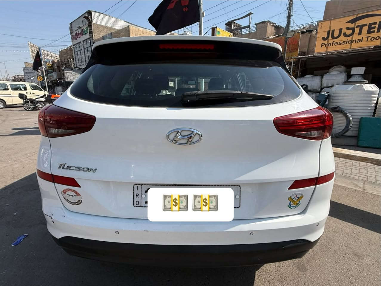 السلام عليكم
للبيع توسان موديل 2019 مكينه 2000 وكاله الكاصد كوري دشبول كاربون فايبر 

المواصفات 
رقم انكليزي جديد وسنويه لسنه 2029
عداد السياره 97000الف كيلو 

بصمه تشغيل +بصمه ابواب 

سقف السياره بنوراما 

اريل انفكيشن 

حساسات امامي خلفي 

لد امامي خلفي 

خمس عدسات دواره 

قطعتين تبريد + ثلاجه بجكمجه 

كشنات اماميه كهرباء 

سايد بريك برجل 

اشاير بالمري +مري شفط 

بيه ملاحضه جره كارت بخشم البنيد ع كد شبر والدعاميه الاماميه مصبوغه وكم شخط 

كير ومكينه بلادي ع وضع الشركه 

مكان السياره بغداد الشرطه الخامسه 

لتواصل *********** 

(السعر 190) وبيه مجال
