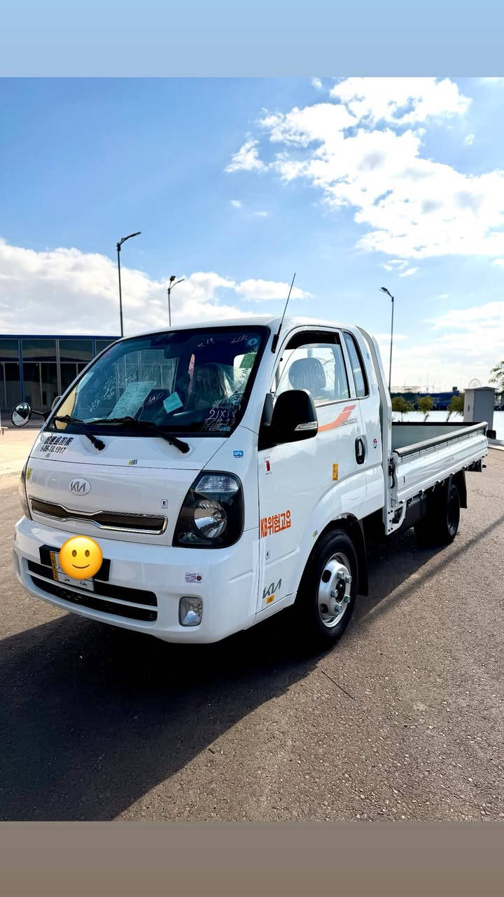 سلام عليكم للبيع فحل مسكر 2017  كوري رقم بغداد كفاله عامه ماشي 63 حقيقي فول اصلي 5 دكم بعده على وضع شركه  مكان سياره بغداد ***********
