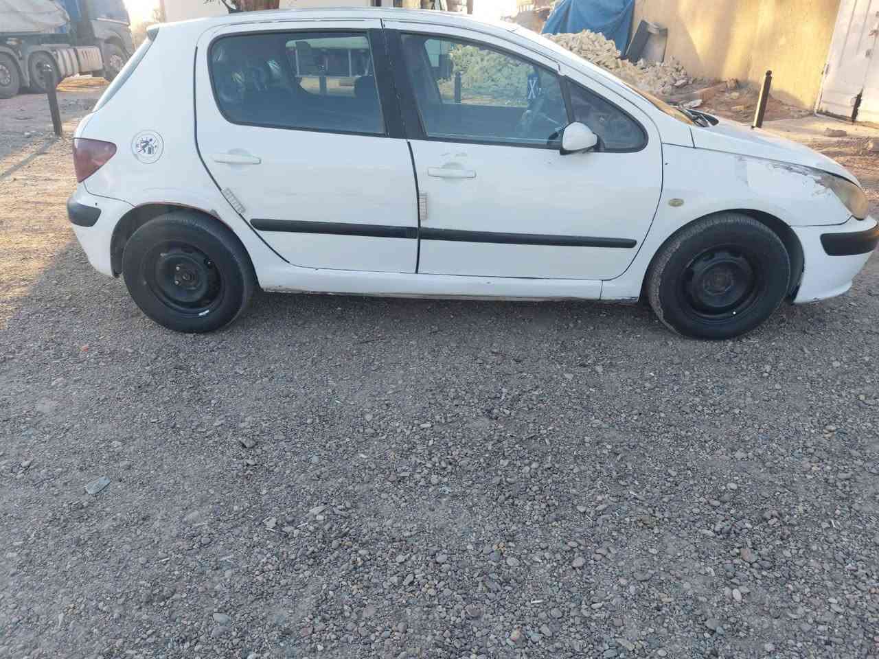 سلام عليكم....بيجو ٣٠٧ موديل ٢٠٠٤ السيارة مكينه جديدة كير جيد تبريد شغال تخم تاير جديد مكاني أبو غريب السعر ٤٦ورقة وبيه مجال للاستفسار الاتصال *********** واتساب
