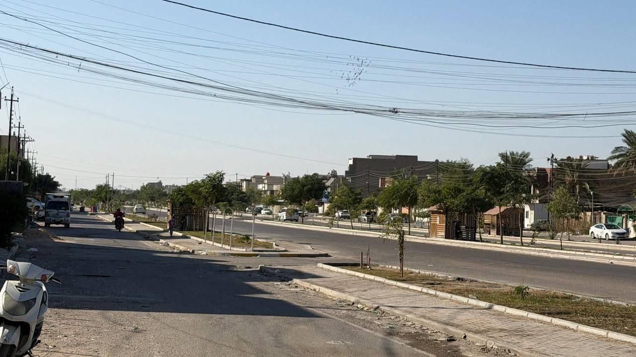 ‏مشتمل للبيع المساحة 50 متر حي الجهاد الأساتذة قرب أربع شوارع قرب مجمع السلام السكني موقع قريب على الشارع العام المحتويات ثلاث غرف نوم صحي ات عدد اثنين صالة مطبخ البناء حديث غير مسكون الاستفسار ***********
