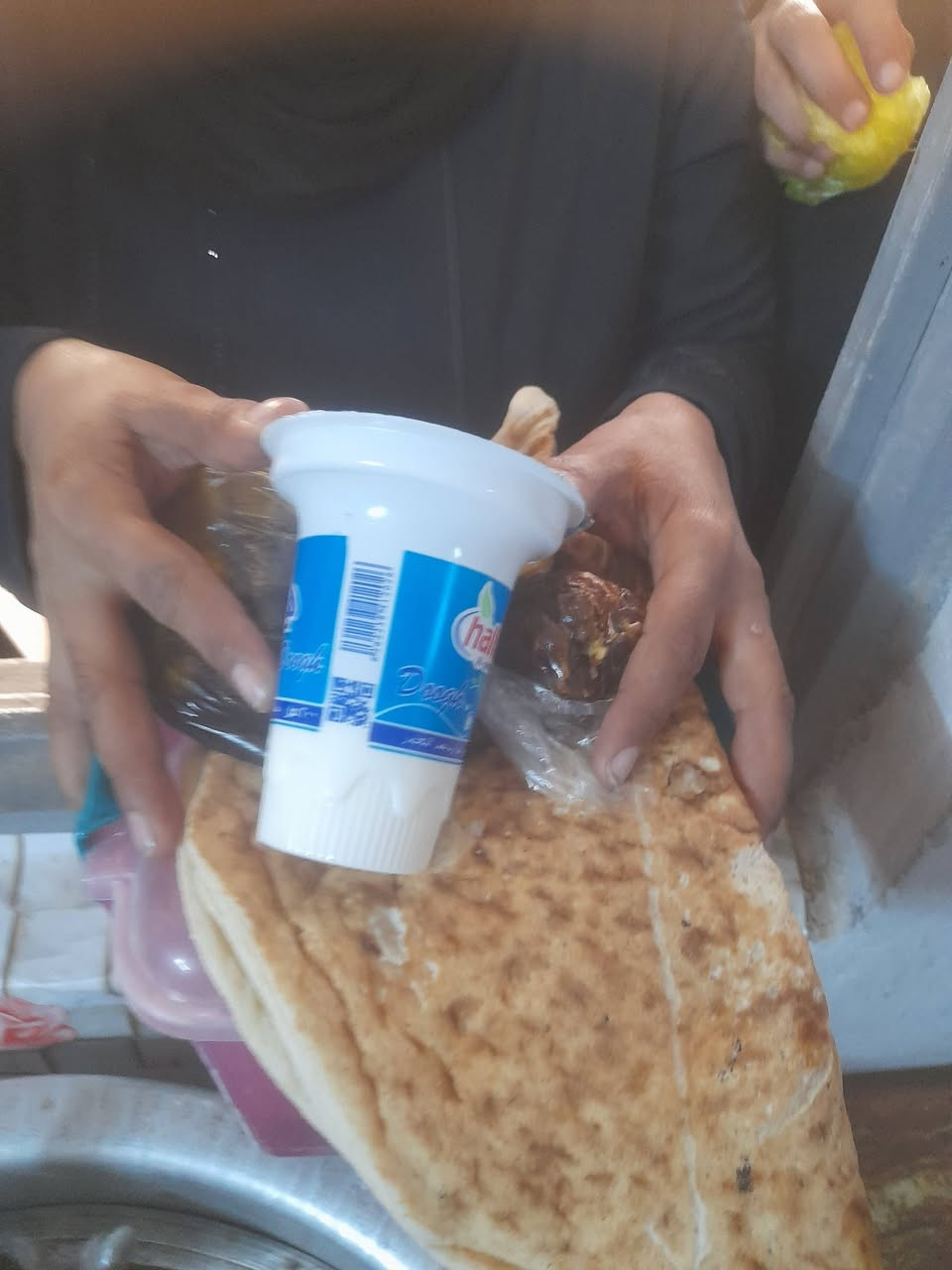 الحمدلله وشكرلله اليوم الاول من شهر رمضان المبارك اعاده الله علينا وعليكم بالخير والصحه والعافيه ان شاء الله من مطبخ الاول بسامراء مطبخ مركز المسلم لاارامل واحباب الله والمتعففين والكائن بسامراء حي الخضراء خلف منتدى شباب سامراء فتح بتاريخ ٢٠١٧ ان شاء الله سيكون الطبخ يوميا ان شاءالله طوال شهر رمضان المبارك بفضل الله ثم فضل الناس الخيره امثالكم بيهم البركه ان شاء الله للتبرع ***********وانت بيتك ساهم بتحويل زين كاش *********** اوماستر كي ٢٦٨٨٢١٦٥٥١ اخوتي الغوالي فزعتكم وانتم اهلا لها أن شاءالله
