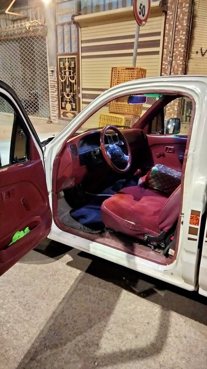 توێتائەڕنەب بۆفرۆشتن 2003 مەکینە بەخاخ گێڕومەکینەی‌بەشەرت مەکینەی نەکراوەتۆ کامل بۆیاخە شانێکی سایەقی پێوەیە چوارتایەی لۆکی بۆبەسراوە               ئاڕمی کۆنی هەولێرە لەمەفرەزا کێشەی نیە  ***********
