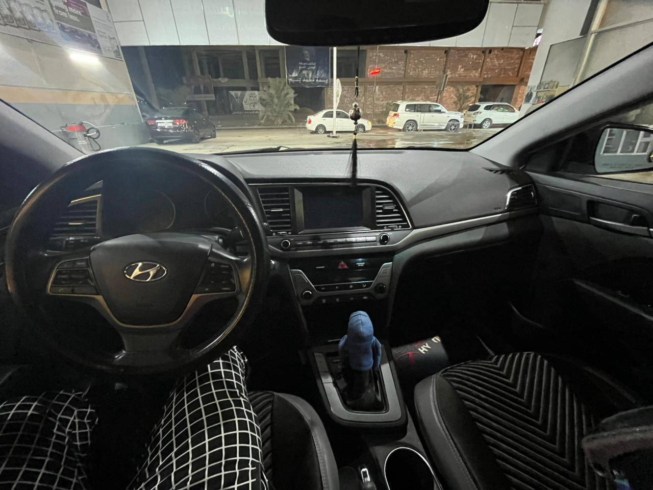 Elantra 2017 
135$
وارد امريكي 
مكينة ٢٠ دوش
سنوية ٢٨ باسمي 
كوبون بيها 
سيارة ما بيها صبغ 
بس بوند مبدل تجاري
سيارة اخو الفول
تواصل 
*********** موصل, نينوى
