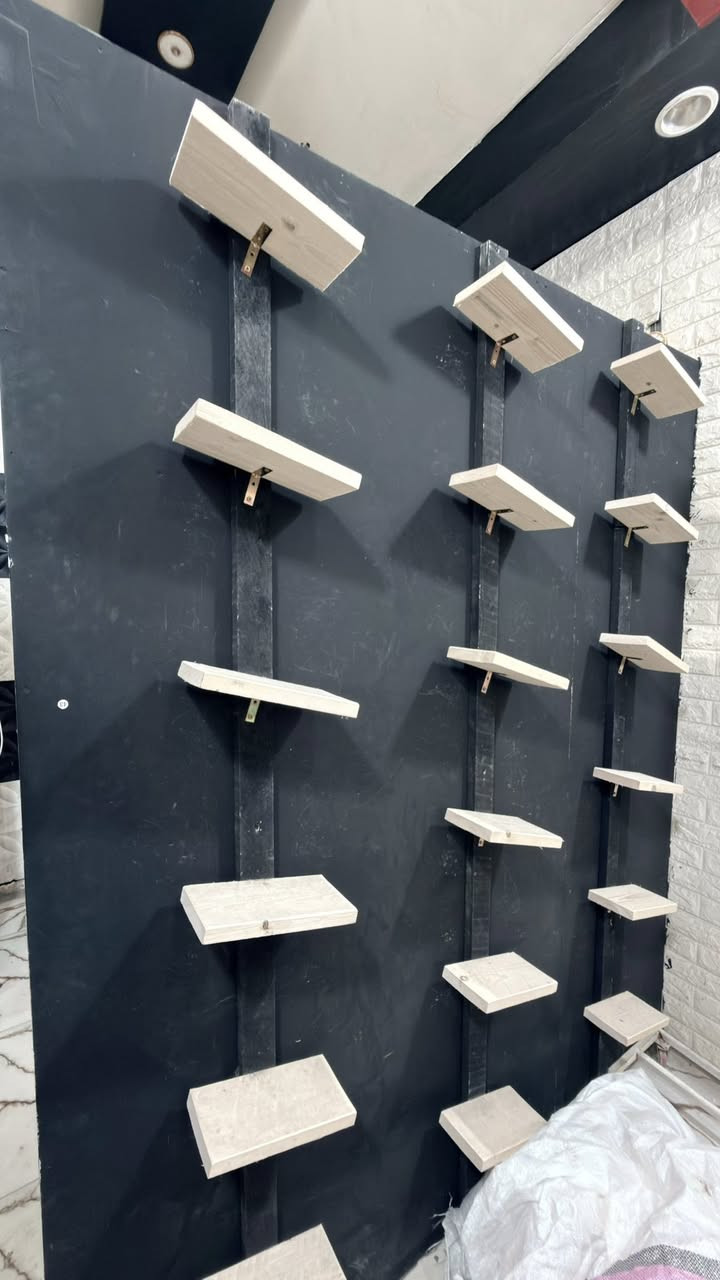 ستاندات خشب مال محل كامل يعني ستاند وحماله خشب ومصبوغ وكلش مرتب ونظيف كلهن ١٥ قطعه ديكور مال محل كامل للاحذيه وبسعر كلش مناسب الي يريده يراسلني ويدلل


**إذا كنت صاحب هذا الإعلان وتريد حذفه لأي سبب، رجاءا أرسل رسالة إلى الدعم الفني**