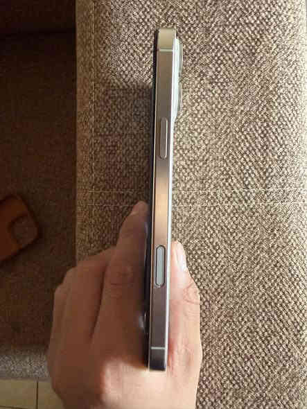 السلام عليكم  ايفون 16 برو ماكس تيتانيوم دزاير بطارية 98 بعده داخل الضمان  الماستر مبدل بيه شاشة فقط وكالة٣ خيارات لا تعليك ولا اي شي بقية الموبايل مكفول مكاني بغدا  البلديات ***********
