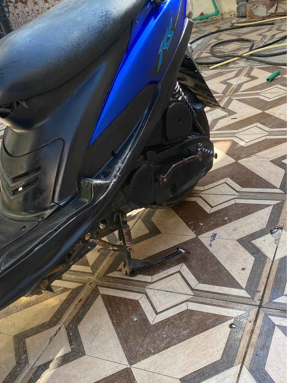 دراجة ماكس صارلي سبوع ماخذها والوصل عندي مكينه بلاد بس ولف مبدل ابغداد مو يمي مكينه بلاديه 49 مامبدل بيها شي كزوز وكابريته وكلها اصليات وكفر محتم كهرباىيات شغاله سلف يدور بس الباتري ضعيف الدراجه قفل سعرها650 رجائن بدون عمله  وصل موجود صارت علي875 ف ال مو شراي لا يتصل ***********
بصرة قبلة البصرة, العراق
