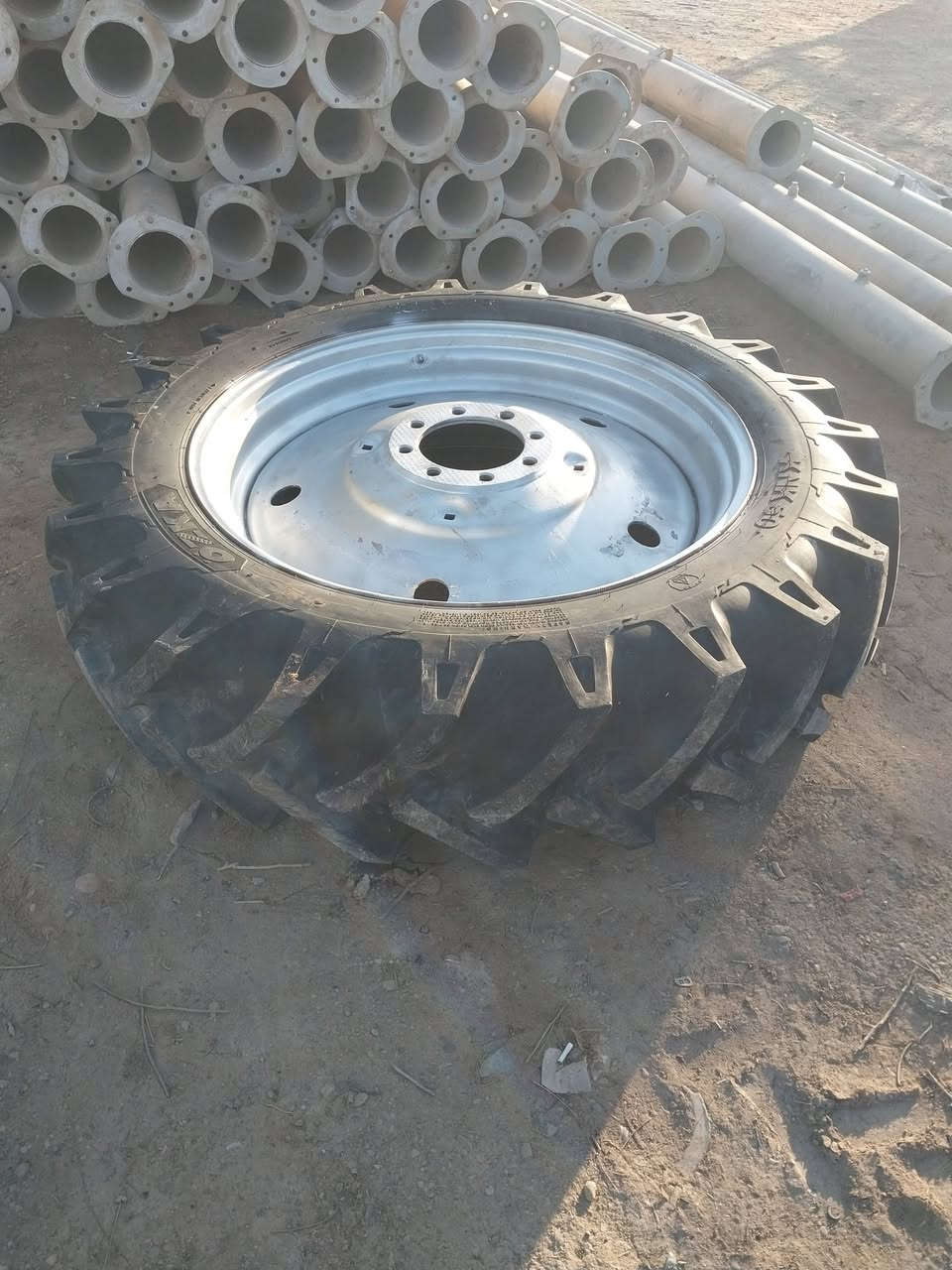 زوج تايرات خلفي  مكينة بلروس اوكراني جديد  رقم ***********
