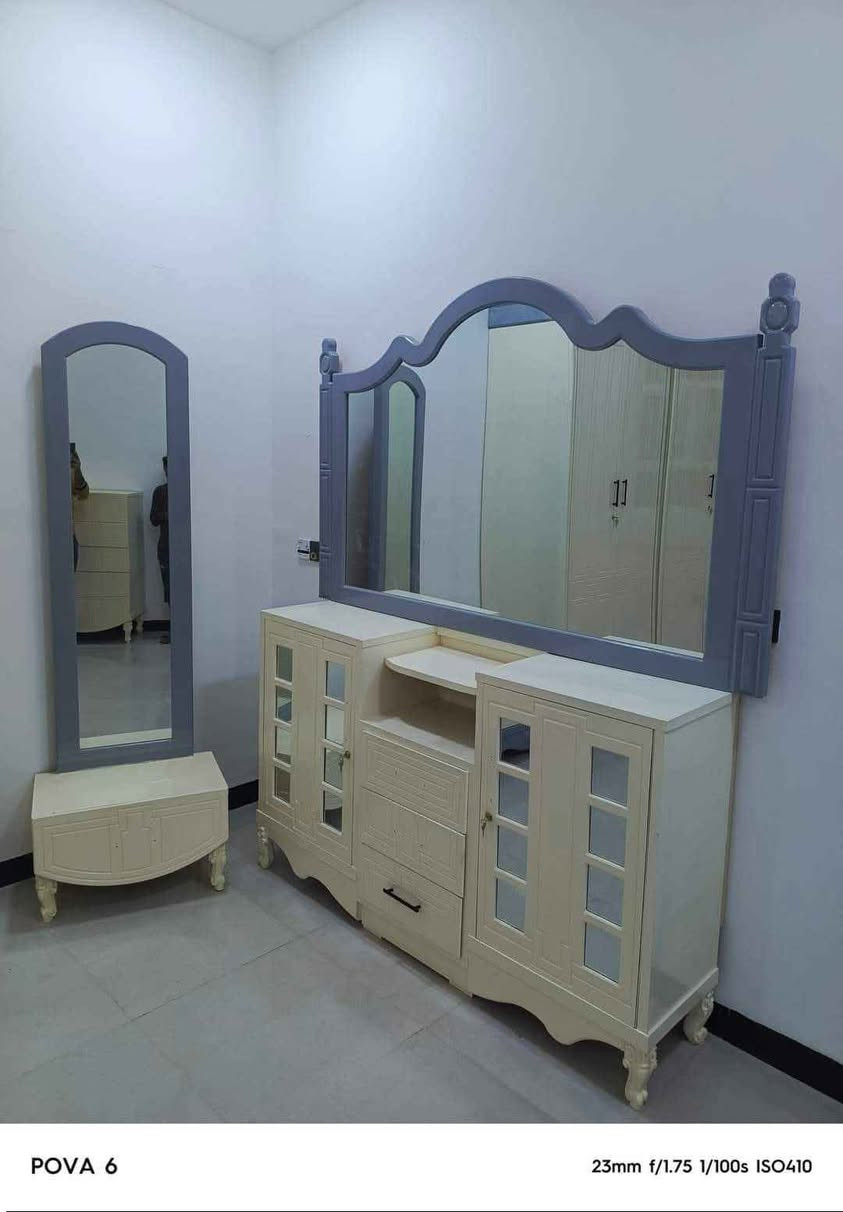 غرف نوم شغل درجه اولى موديل تركي يوجد لدينا أحدث الموديلات مكان المعمل بابل السياحي التواصل خاص أو واتساب او الاتصال *********** حلة, بابل
