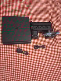 بلاي 4 • ذاكرة ٥١٢جيجا • يد وحدة