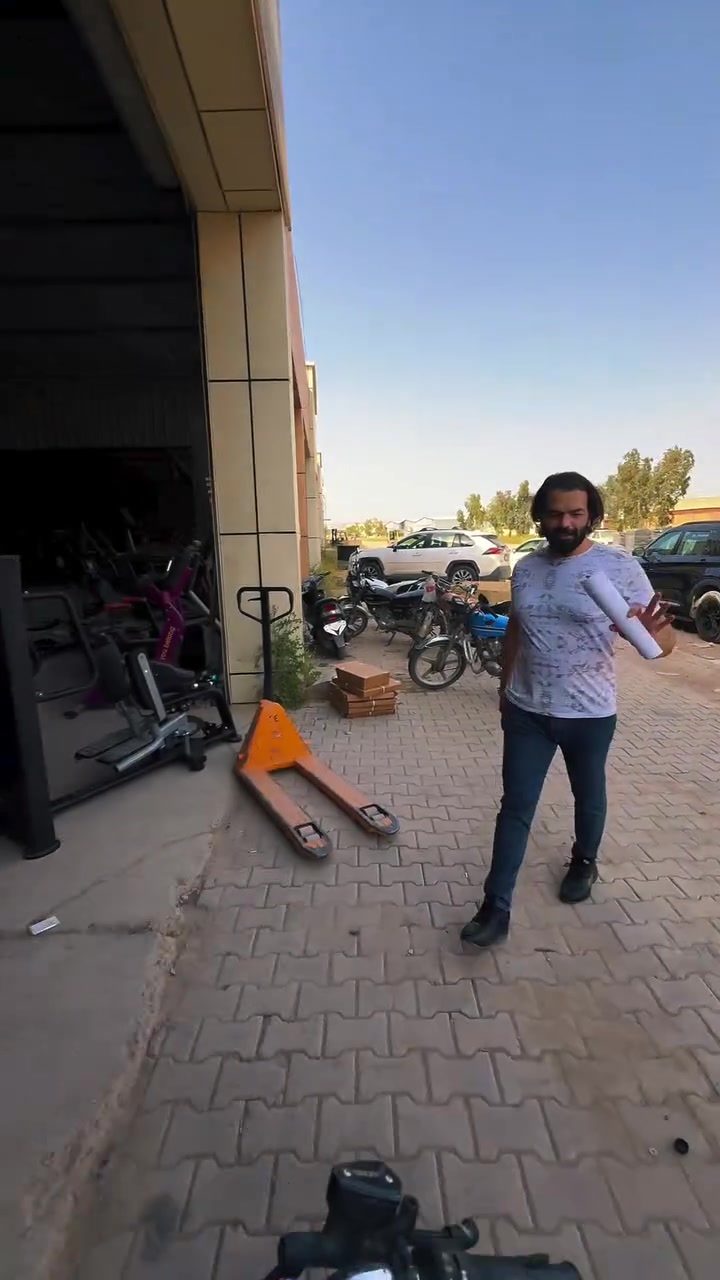 � شركة القوة الخارقة للتجهيزات الرياضية 🔥
💪 القوة تبدأ من هنا!

🚨 وصول جديد ومميز 🚨
تم بحمد الله وصول جهاز  هاك باك (هاك ماشن) إلى معرض ومخازن شركتنا

⚡ جهاز حديث بتقنيات متطورة جداً
⚡ يتحمل أوزان عالية بكل كفاءة
⚡ تصميم قوي وأداء احترافي
⚡ مناسب للاستخدام المنزلي وصالات الجيم

📦 متوفر الآن بكميات كبيرة
لا تفوّت الفرصة وابدأ رحلتك نحو اللياقة اليوم!

🔥 #شركةالقوةالخارقة – لأنك تستحق الأفضل! �

📍 نخدم جميع المحافظات🚚 توصيل سريع + تركيب بإشراف متخصصين

📍 زورونا الآن أو تواصلوا معنا للحجز والاستفسار

📞 للتواصل والحجز:· 
كابتن أحمد: ***********· 
كابتن نهرو: ***********· 
كابتن سوران: ***********

📍 المعرض والمخزن الرئيسي:كركوك - شارع سريع الحولي - المنطقة الصناعية المتطورة
