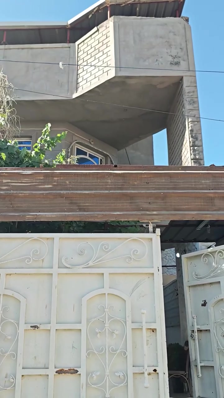 مشتمل للبيع المساحه 150 متر 
طابقين ونص يحتوي على 4 غرف نوم 
بغداد التاجي سبع البور 
منطقة ال 10000 نافذ على شارع بلقيس 
للاستفسار اكثر 
***********
***********
