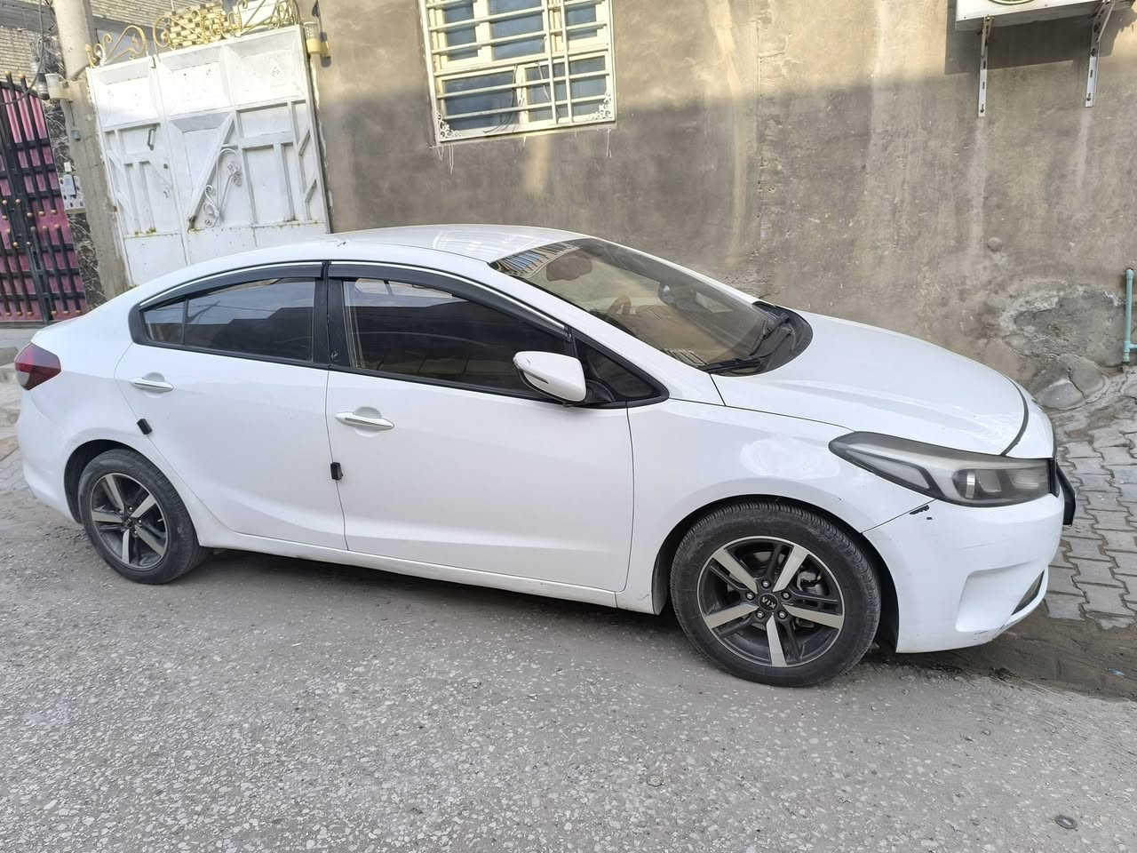 سيراتو 2018
السيارة حلوة احلى من الصورة 
الشراي يتواصل وياي وبي خير ويدلل 
واساب 
***********
