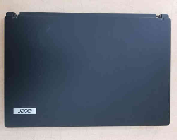 لابتوب acer سلم حجم 14 كور اي 5 جيل سادس رام 4 هارد 256 ssd  بيها ملاحظة وحدة فقط قبغات النرمادة ماكو فقط القبغ موضح بالصورة والباقي مكفول حتى البطارية ممتازة اكثر من ساعتين سعرها 100 الف قفل جماعة ال 90 و ال 95  لا يتصلون بغداد شارع الصناعة ***********
