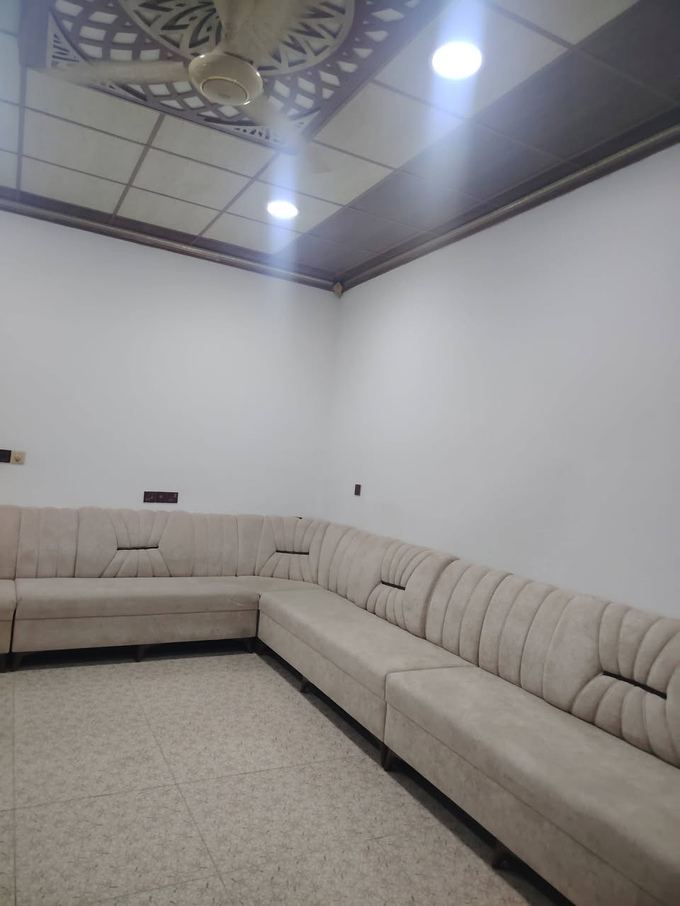 اعلان   دار للبيع  حي الواسطي
  قرب جامع الجبوري. مساحه  200  متر زراعي   
       فول سيراميك    سقوف ثانويه
         يتكون من    2 نوم  مطبخ
          واستقبال
    هول
    طاقه شمسيه
       السعر.   150  مليون
     للاستفسار الاتصال
        ***********  واتس اب
