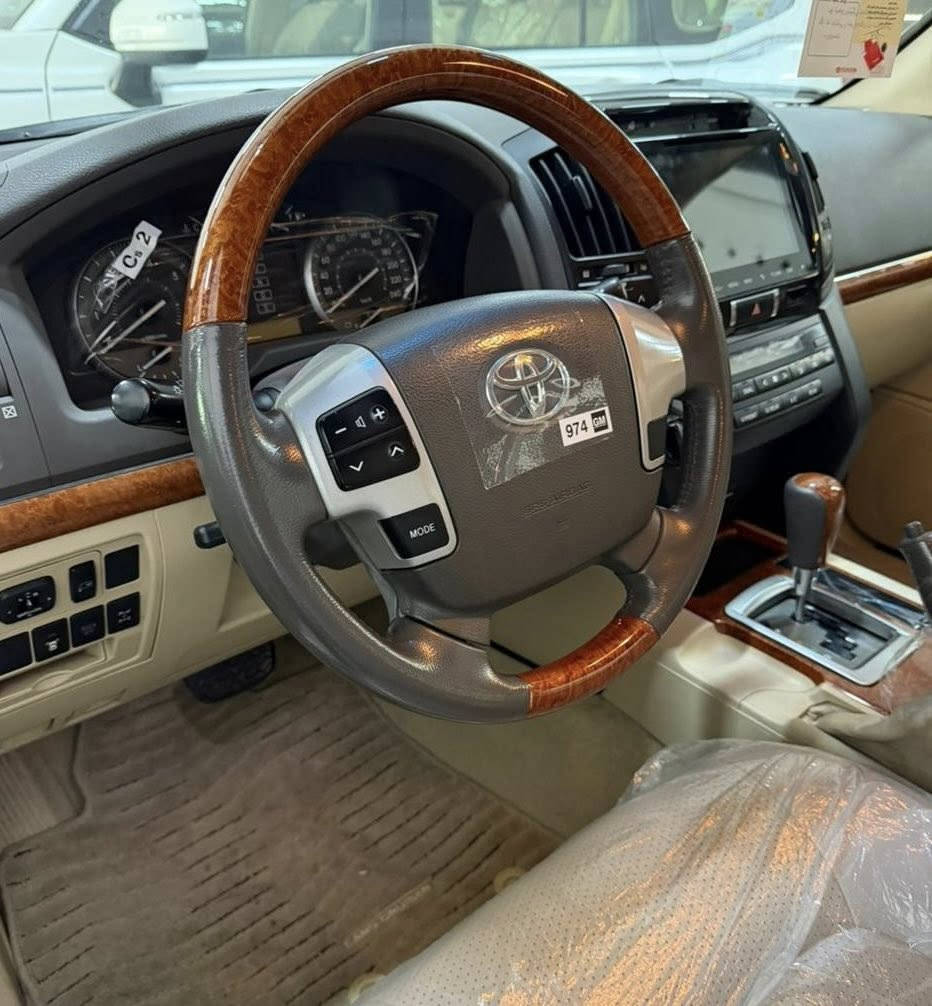 بسم الله الرحمن الرحيم 
تویتا لاندکروز ٢٠١٢ سیارە اول مرة 🔥
ماشی فقت ٧٠ الف کم حقیقی بشرت ⚜️
ارخض سعر بکل عراق ‼️
مواسفات فوول GXR باب أول 
فتحة , کشن کهراباءی ، کشن جلد ، تبرید مرکزی ، شاشة 
سیارة مکفول کفالة عامە سیارة صفر 📦📦
سنويه جديده سياره ب اسمي مكان سليمانيە
سيارة كلش كلش حلوة نظيفة
مرتبة لوك لوك باقية جديدة ✅✅
———————————— 
مکان سلیمانی 📍 
موبایل //// *********** ☎️☎️
سعر //// $410 🔥
