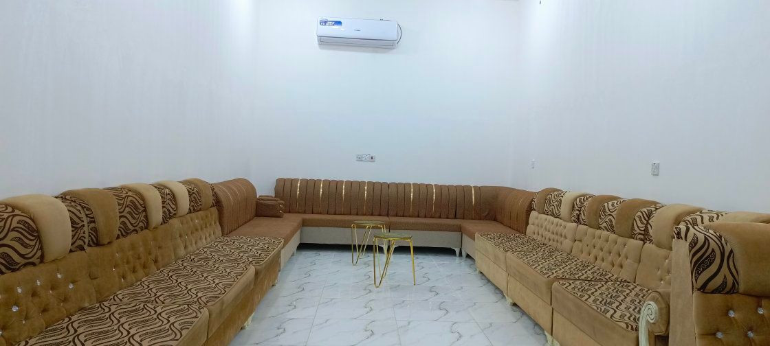 بيت زراعي في ازديناويه قرب صفي الدين  مساحته 220 متر كله طابوك وصب رباط وصب السقف كونكريت بيه دوانيه طولها 8 امتار وعرض 4 وغرفتين الطول 5وعرض 4 وصاله طولها 8 امتار ومناور 2 و4 صحيات داخليه وخارجيه وطارمه كلش جبيره البيت جاهز من كل النواحي للاستفسار الاتصال على الرقم ‏‪***********‬‏
