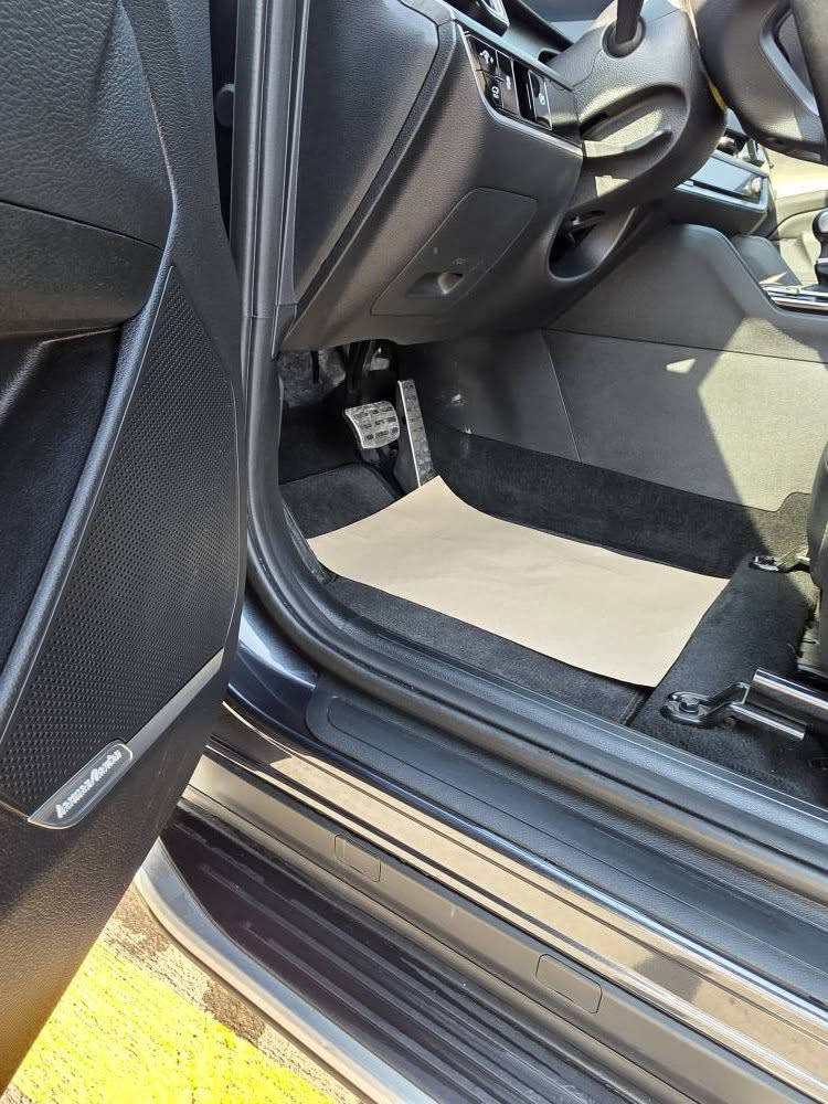 كيا سبورتج 2024 نفطيه
فول فول مواصفات بصمة بارنوما فتحة 
رقم الموبايل ***********

  وارد أمريكي حادث بسيط جاملغ جهة سايق ومبدل بدون ايرباك بدون دواخل
فول مواصفات فئة x-pro اعلى فئه   
1. محرك 2500 GDi
2. كير 8 نمر
3. ماشية  31000 mi 
4. بانوراما
5. بصمة : تشغيل - ابواب - صندوك
6. صندوك كهرباء
7. شاشة كبيرة على طول الدشبول دجتل كامل 
8. كيجات الكترونية متغيرة حسب الوضعيات
9. انظمة القيادة : سبورت - سمارت - نورمال
10. كشنات جلد لون احمر 
11. كراسي كهرباء فول تحكم مع كشن ميموري 
12. اضواء ترحيب عند الاقتراب مع ترحيب داخلي عند الصعود او المغادرة
13. شحن وايرليس
14. منافذ تايب سي عدد 3 مع 2 في الكشنات ومنفذ يو اس بي ومنفذ جداحة
15. هاند بريك بصمة
16. اوتو هولد
17. كاميرات عدد 5    360 مع كاميرات بالاشارات الجانبية 
18. فول رادارات امامية وخلفية وجانبية
19. تحديد مسار ذكي
20. قيادة أليه ذكية
21. نقطة عمياء
22. كروز سرعة
23. تبريد وتدفئة كشنات مع تدفئة ستيرن
24. سستم صوت هارمن
26. خزن كشن سائق ميموري وضعيتان
‏‎27- وضعيه تغير صوت المحرك
28. اشاير بالمري
29. تشغيل عن بعد
30. شاشة لمس متغيرة لتحكم الميديا او لتبريد
31. ستيرن فول تحكمات
32. ليدات ارضيه متغيره
وبعد بيه هواي شغلات السيارة فول الفول وجدا نظيفة دخول وتسجيل جديد رقم اربيل بأسمي سنوية وهزة جديدة
رقم صاحب سيارة ***********
موقع سياره بغداد أربيل, العراق
