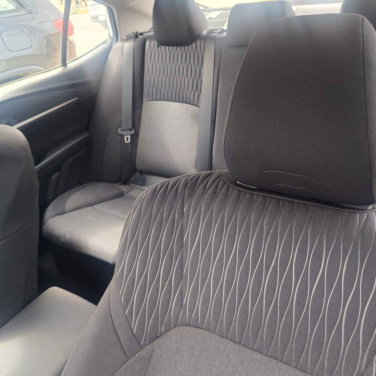 سيارة كامري موديل 25  هايبرد ابيض وارد أمريكي ماشية 1260 ميل فقط ضرر فقط الدعامية الخلفية كامل مواصفات باستثناء فتحة السقف 
***********
00971507871800  واتس اب
