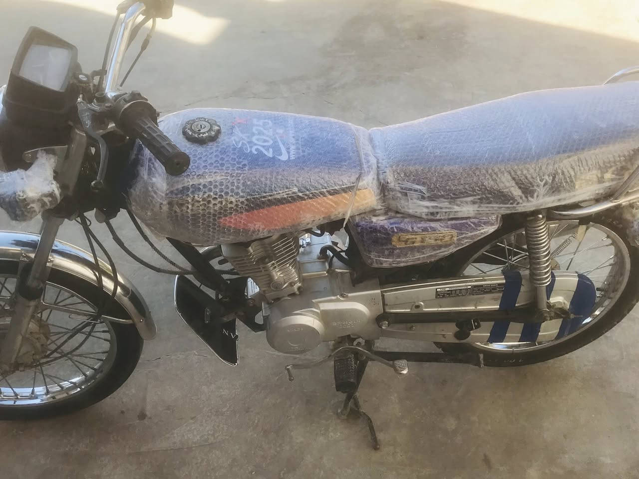 دراجة نامة برو لبيع موديل 21نضيفة  مكينة مامفتوحة اوراق بيها سعر 425بيها مجال رقم ***********
