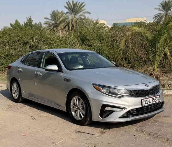 السلام عليكم 
كيا اوبتما 
موديل : 2019
ماشية : 100 الف 
المواصفات 
شاشة 
كاميرا 
رادارات 
تحديد مسار 
قيادة ذاتيه 
تحكم ستيرن جهتين 
كروز سرعة 
اشاير بالمري 
لد امامي  
بك لايت لد 
مكينة 4 سلندر 
 2400 
ويل كب كروم 
نظام سبورت 
نظام ايكو 
حساسات 
(رقم بغداد الجديد بأسم مشروع وطني) 
ملاحظة: السيارة كلين تايتل هنا صار بيها صبغ بسيط موضوع بالسونار .
(بدون تبديل بدون دواخل بدون ايرباك )
السيارة جاهزة من كلشي بدون اي نقص 
السعر : 139 وبيها مجال بسيط 
العنوان : بغداد الكاظمية قرب مرور الكاظمية معارض جكوك معرض الرحمن 
للاستفسار
عبدالرحمن 
***********
 ***********
