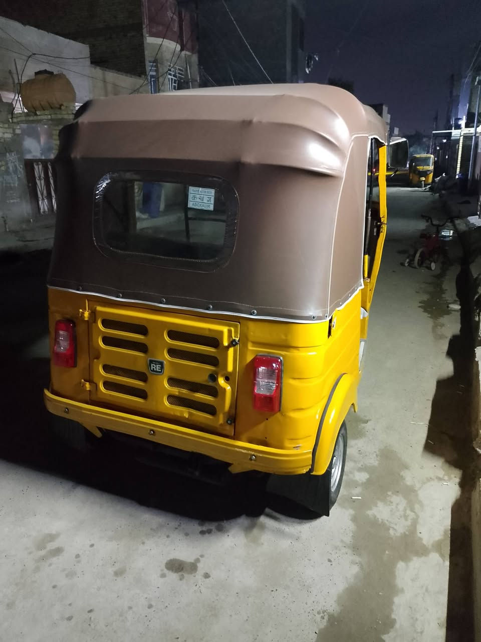 السلام عليكم
للبيع موديل 19 رقم وسنويه تحويل ثاني يوم
مكينه وكسل كفاله لا تنقيص ولا تبخير 
مكان بغداد الشعب 
السعر 5 و 700
الاتصال ***********
