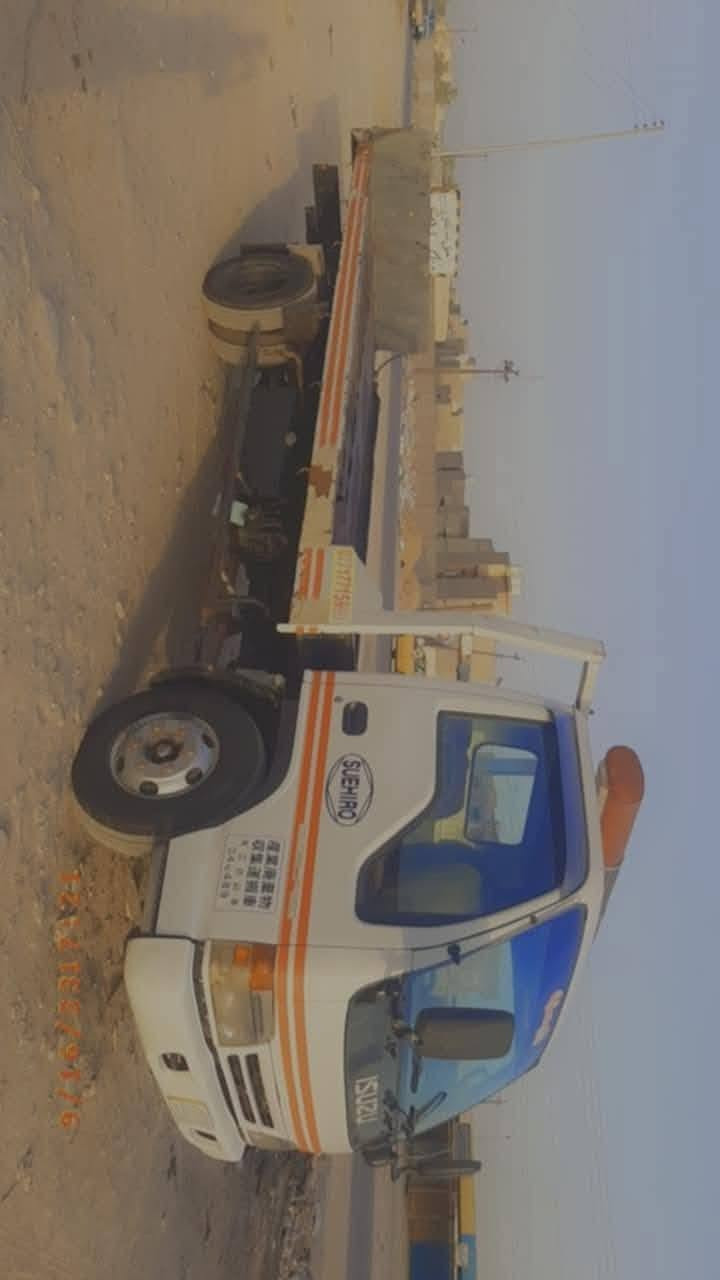 يالله 
ازوزة سطحي بلادي موديل ١٩٩٦ 
باسمي تحويل ثاني يوم رقم بغداد 
محرك ٧ نمر جديد + محرك بيه بخاار 
تخم تاير جديد 
حدادية نضيفه 
كهربائيات كله شغالة 
سيارة جاهزة للشغل 
سعرها ١٦٠ وبيه مجال 
هاتف ***********
مكاني بغداد جسر ديالئ الجديد
