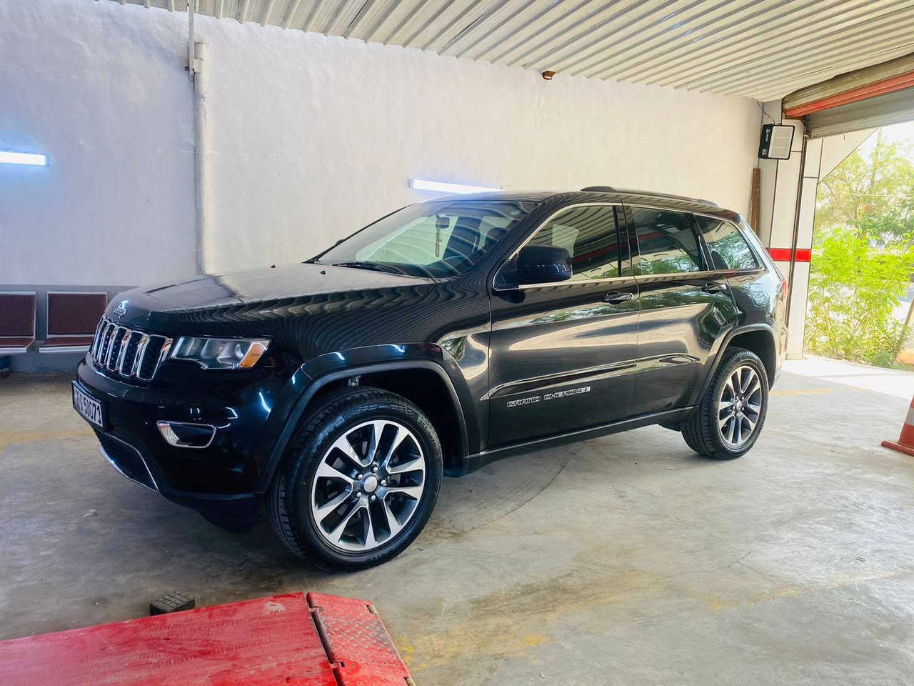 سلام عليكم سياره جيب البيع فول مواصفات موديل 2018 كلين سعر 235بيهه مجال اتصال عل أرقام ***********//***********
