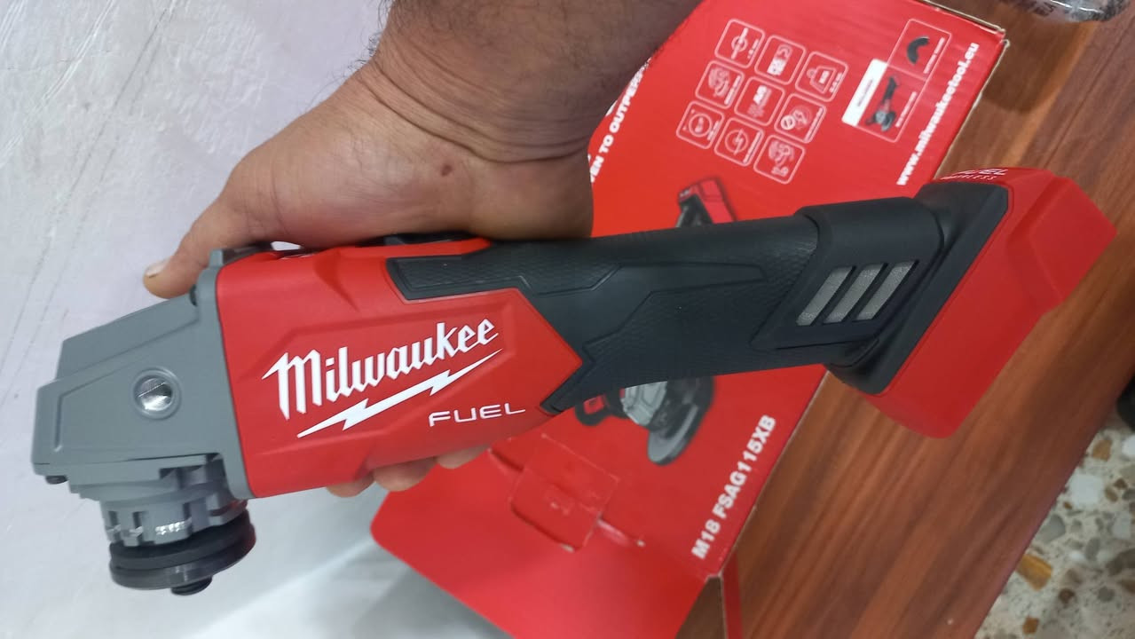 البيع جديد لوك فارغ  سعره  210. الف رقم بي واتساب   ***********
