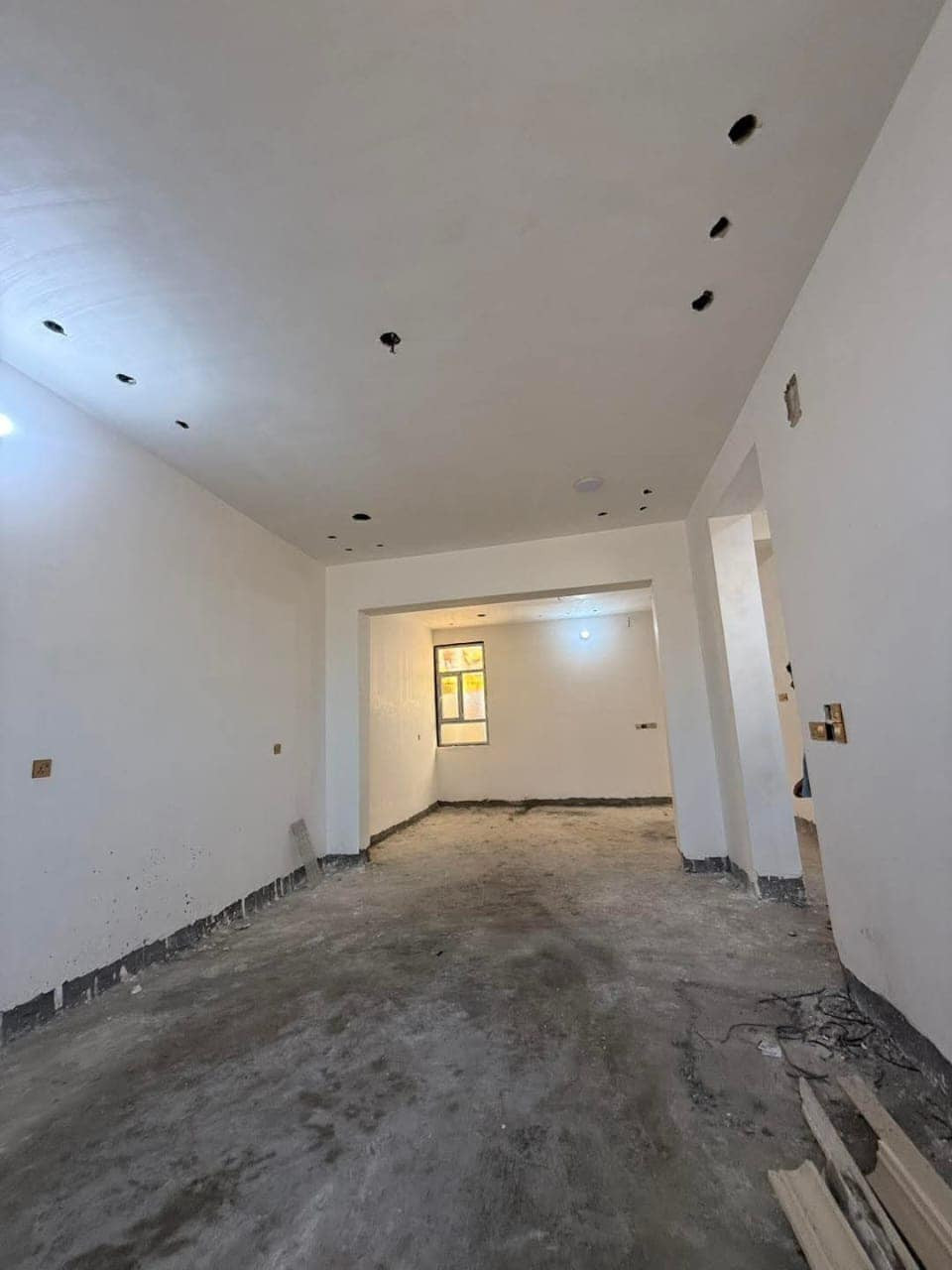 بيت للايجار مساحته 200 م غير مسكون سابقا جديد يحتوي على غرفتين نوم وموزع وحمامات عدد ٢ وهول واستقبال ومطبخ حار وبارد ومناور عدد 2 
عنوانه ابي غرق حي الحسين الثاني شارع بزل حجي علي 
ملاحظه الارضيه صب

للاستفسار
***********
