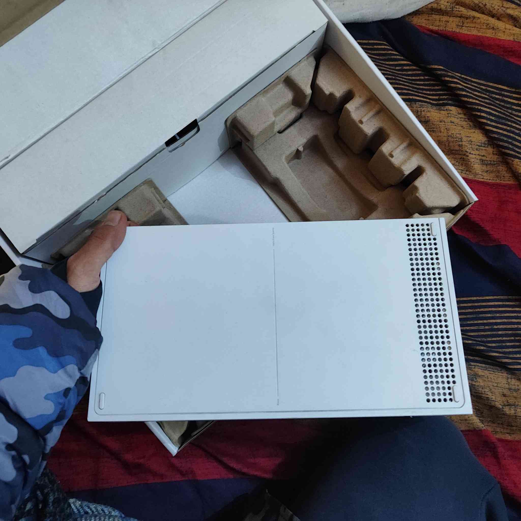 Xbox series s 
نضيف كلشش جديد جديد فد مره  اطيك ضمان لامصلح لامفتوح ولا شي 
وبيه العاب كومه مملوكة ابقي الحساب داخله ماحذفه مجرد تحمل وتلعب اني منزل  ردد وgat ودرينك  وتمبريدر عربي العاب كومه

سعر370
بغداد منطقه المعلمين حلويات الوزان


**إذا كنت صاحب هذا الإعلان وتريد حذفه لأي سبب، رجاءا أرسل رسالة إلى الدعم الفني**