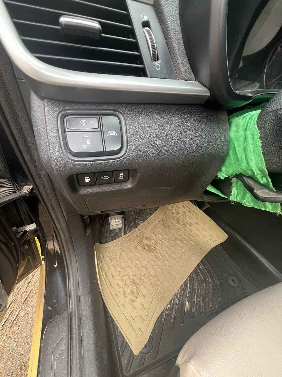 السلام عليكم ابتيما. 2020 امريكي  سيارة جاهزة ونظيفة تبريد تدفئة حادثها جاملغ وبنيد سيارة حساسات رادرات تحكمات تحديد مسار ثبات سرعة هواي شغلات بيهة هي فول ماا عدة لفتحة ول بصمة سعر 144شراي يتصل ***********
