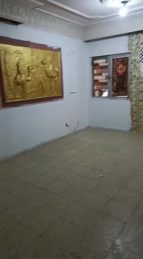 للايجار شقه مجمع ٥ في السيديه قرب شارع الخيزران 
طابق ثالث تحتوي على  ٢نوم وخدمات نظام ٦ شقق 
مطلوب عائله صغيره مرتبه موظفين ✅
💸ايجاره ٤٥٠ قفل.
***********
مكتب المصطفى للعقار/سيدية مقابل لحوم جويلي
