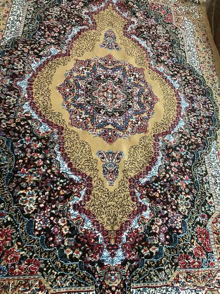 زوالي إيرانية نوعية وسط اثنين في ثلاثة القطعة بخمسين توصيل مجاني مدات  المتر بثلاثة الحجز 
***********
WhatsApp
