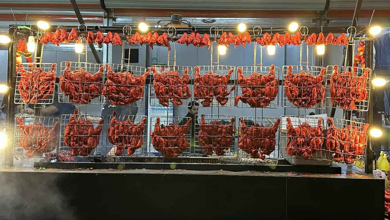 السلام عليكم زبائنا الكرام 

افتتاح مطعم مشويات الكرار
يوم ثلاثاء مصادف 2025/1/20
الساعه 3 عصرا 
متواجدين طيله ايام السبوع من 7صباحا الى 12مساءآ

دجاج على فحم+تمن وخبز مقبلات 
اجنحه على فحم ويه تمن وخبز مقبلات 
طاوق على فحم ويه تمن وخبز مقبلات 
عرايس على فحم ويه تمن وخبز مقبلات 
كباب لحم غنم
كباب دجاج 
معلاك غنم
تكه لحم غنم
گلب غنم
جلاوي 
كل المشاوي متوفره  
توصيل مجاني كافه المحاويل 
الرقم التوصيل 
***********
🔥🔥🔥🔥🔥🔥🔥🔥🔥🔥
الموقع محاويل نزله حي 17 مقابيل ڨينيسيا 
 🔥🔥🔥🔥🔥
الرابط بث مباشر يوميه تجهيز وتخمير المطعم تيك توك لايف 
tiktok.com/@k.ar426
