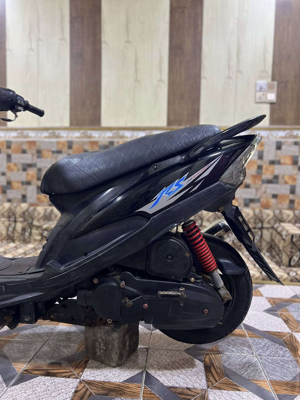 سلام عليكم دراجه ماكس عدله بسعر ٧٥٠ وبيها مجال دراجه محرك ما مفتوح وشلعه ومعدل ولا تنقيص ولا تبخير  ومختمه وكهربائات كلها شغاله بيها نقص واحد فقط بس سلف محترك مكاني بصره خمسه ميل رقم هــ/*********** متواجد وتساب فقط مموجود عل ماسنجر وملاحضه اقره الوصف قبل لا تراسلنب مو تراسلني وتكلي شبيها كلشي مكتوب يمك 🤍
