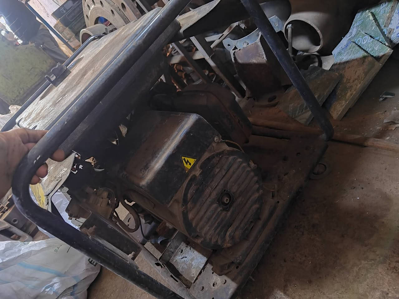 للبيع شغال بس متروك
للستفسار ***********
