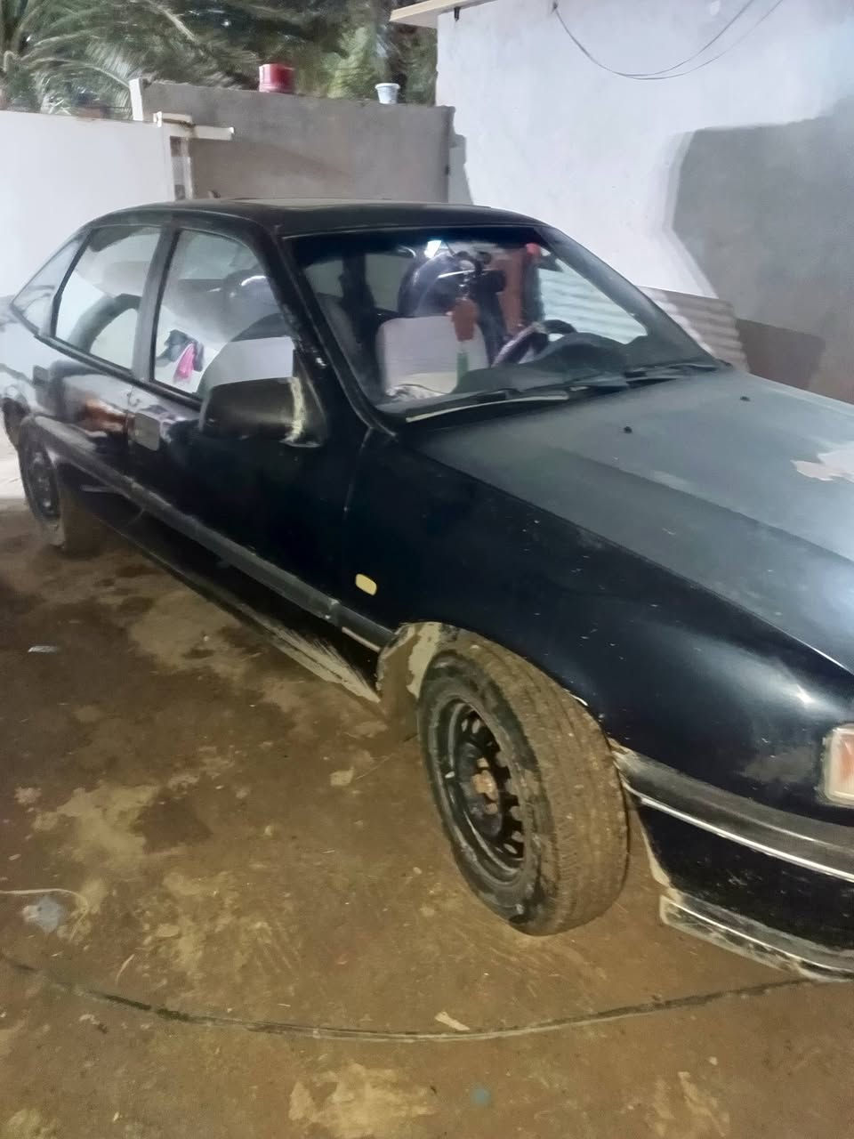 سلام عليكم
سياره ابو صندوك
موديل 92 
مكينه 200
سياره نضيفه ومرتبه مدوشمه جديده
‏‪***********‬‏
الاستفسار 
السعر. 30 وبيهه مجال
