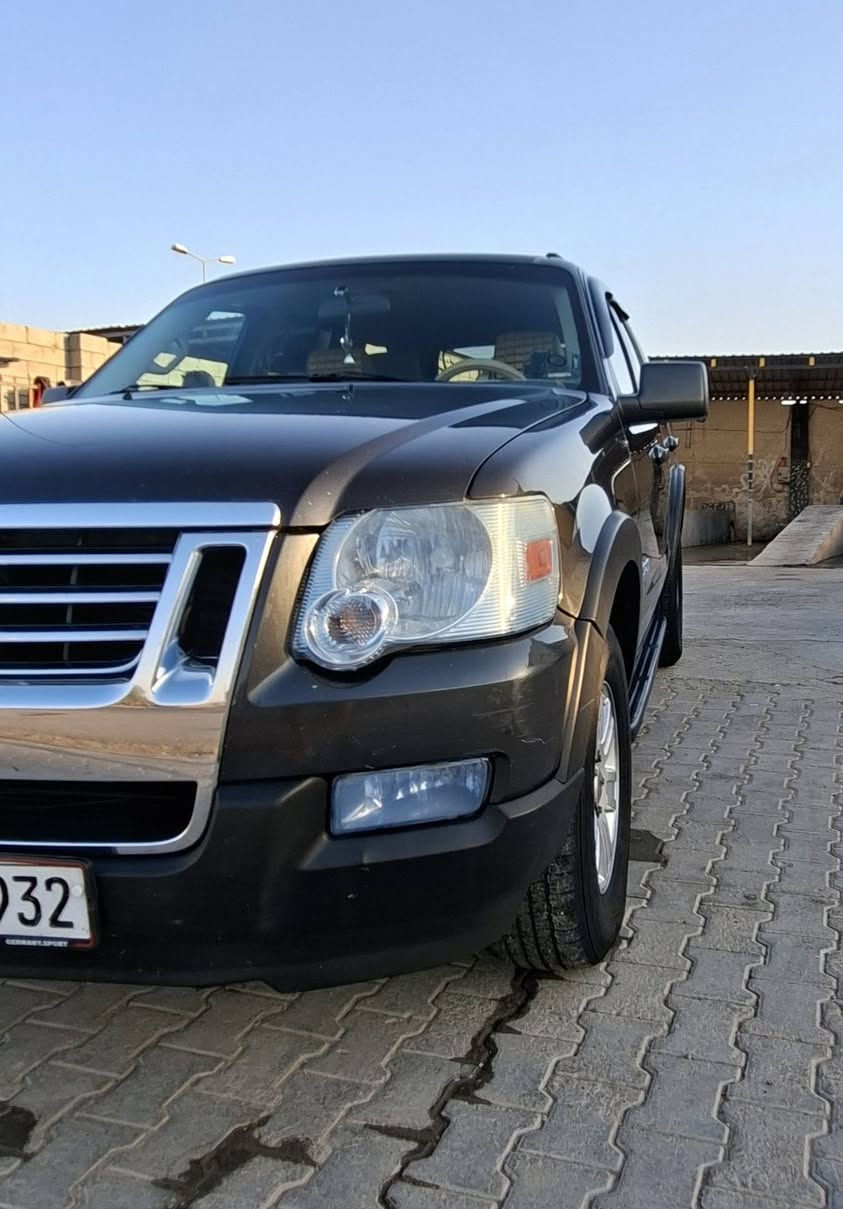 سلام عليكم 
فورد اكسبلور موديل 2007 
السيارة 5 راكب
سياره بيها قطعتين بارد حيل قليل
 بدون قطر صبغ
تبريد ثلج 🧊
شرط كير محرك 📦
حدادية شرط قبل اسبوع مسوي
رقم اربيل شرط تحويل  
مواصفات 
كشن كهرباء  
كاميرا خلفية
تحكم مري
شاشة كبيرة 
نضام فور ويل 
داخلية بيجي 
السعر ( 95$ ) وبيها مجال 
مكان السيارة كركوك
للأستفسار ***********
